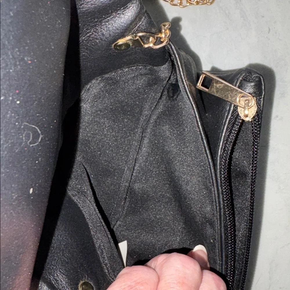 Boutique Vegan Leather bow detail bag clutch Crossbody bag/gold tone chain EUC